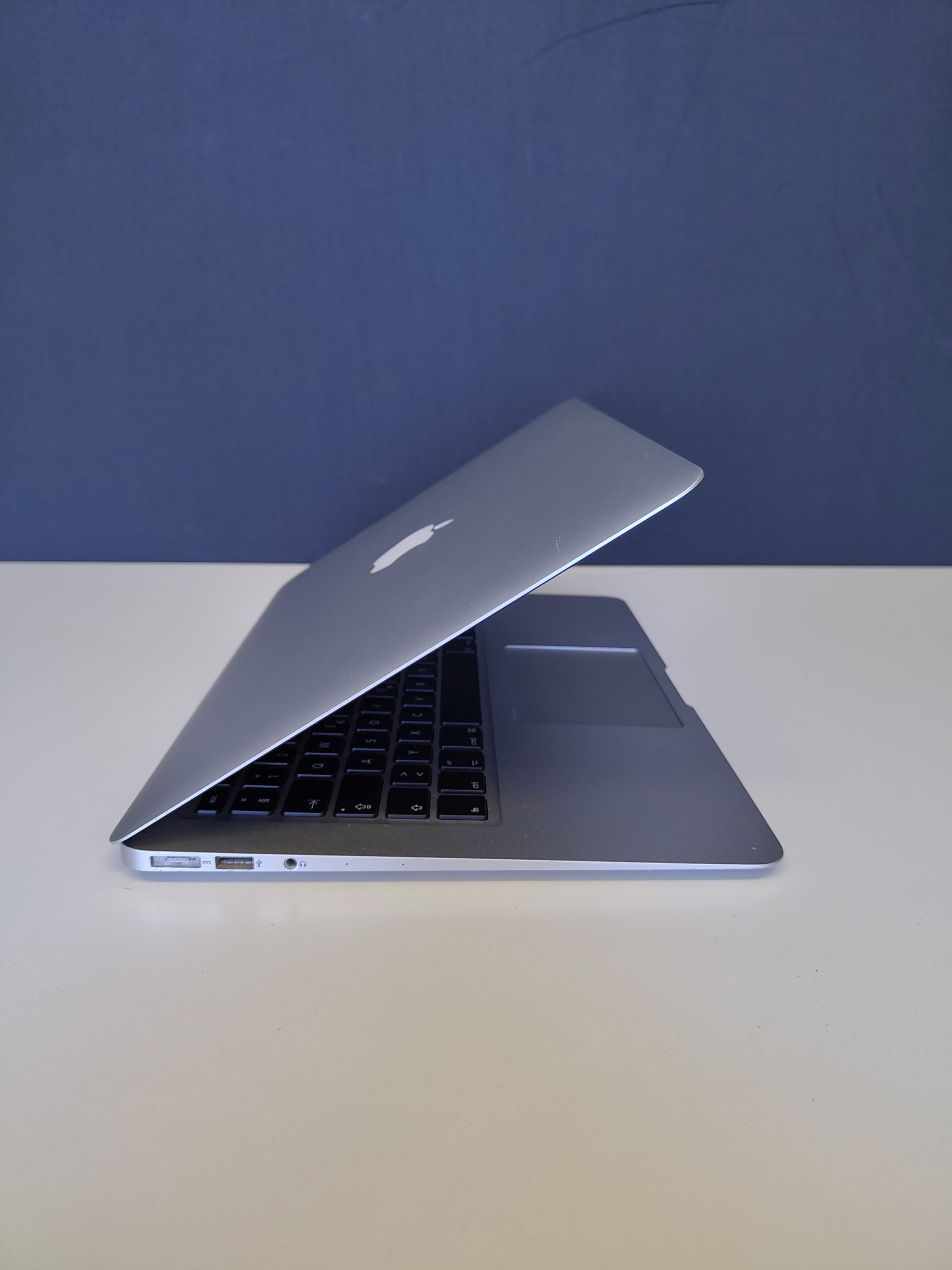 MacBook Air A1466 – Image 3